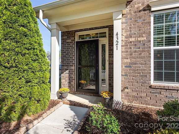 2nd image of 4321 Courtly Ln