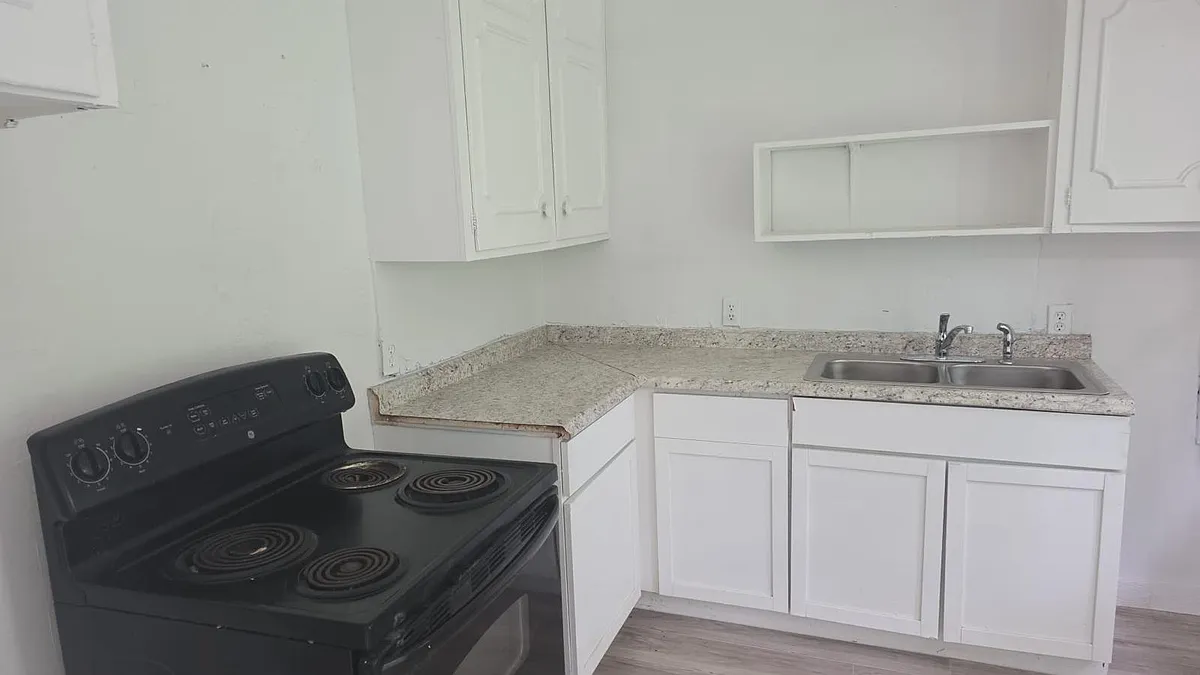Building Photo - 1 Pershing Dr #A