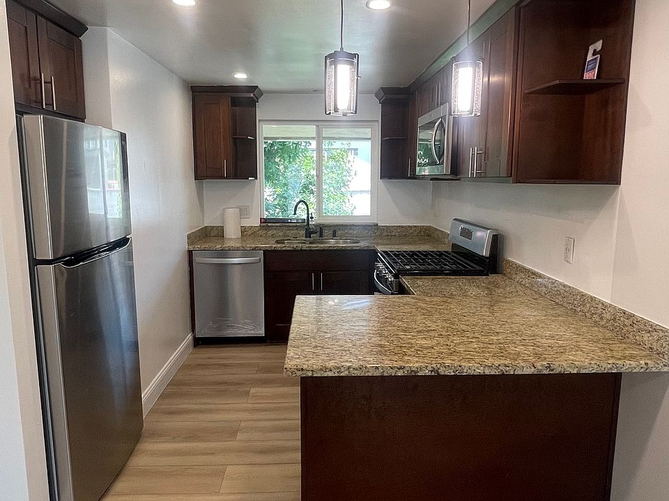 1st image of 2025 Oxford Ave APT 8