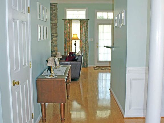 188 Gabriel Dr Foyer