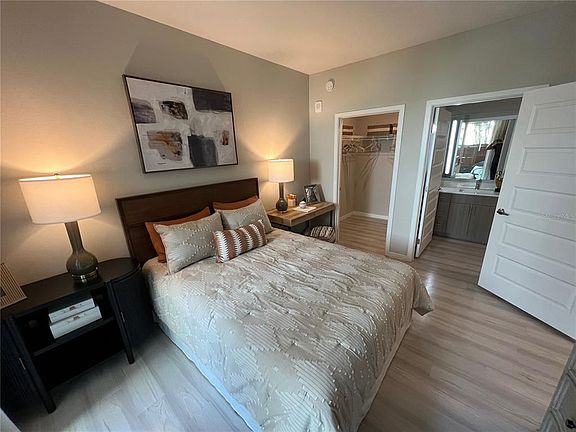 5th image of 600 W Amelia St #28