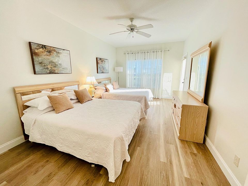 Two Full/Queen Beds