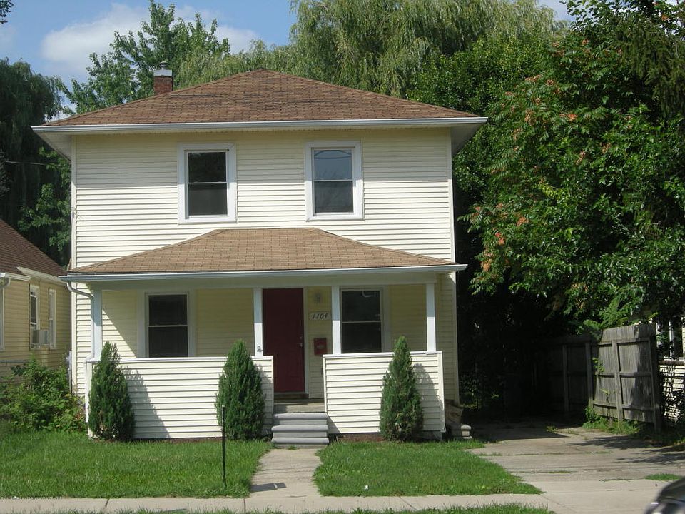 1st image of 1104 W Willow St