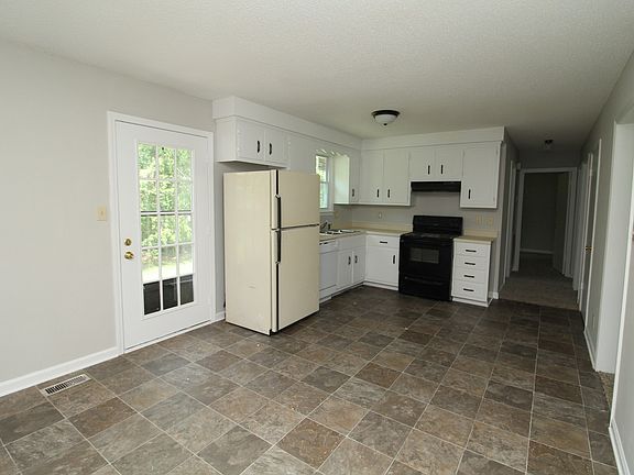 4th image of 291 Cunningham Ln