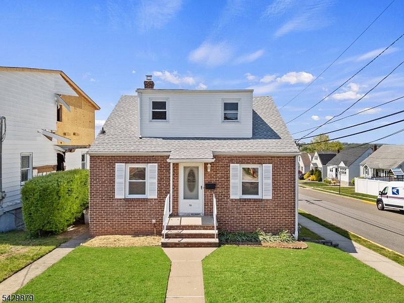 1st image of 765 Chase Ave