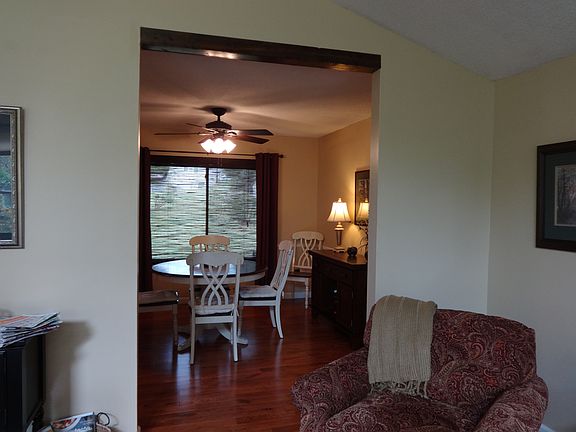 3rd image of 1233 Southbreeze Cir
