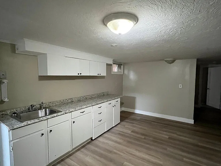 140 N 18th Ave #B — Photo 3