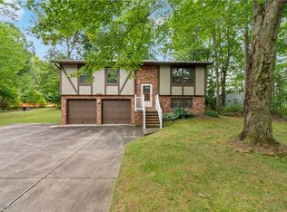 2979 Moyer Ave, Barberton, OH 44203