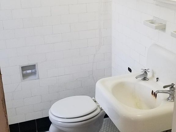 *Photos are of similar unit