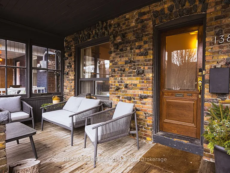 1381 Lansdowne Ave — Photo 4