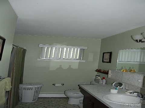 5th image of 28 Kent Ct