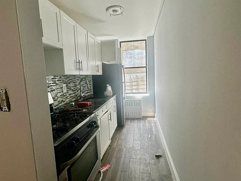 2078 Vyse Ave #3B — Photo 3