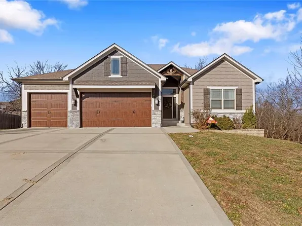 106 E Woodland Ave, Lone Jack, MO 64070