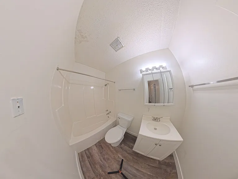214 NW Chapel Dr #1 — Photo 2