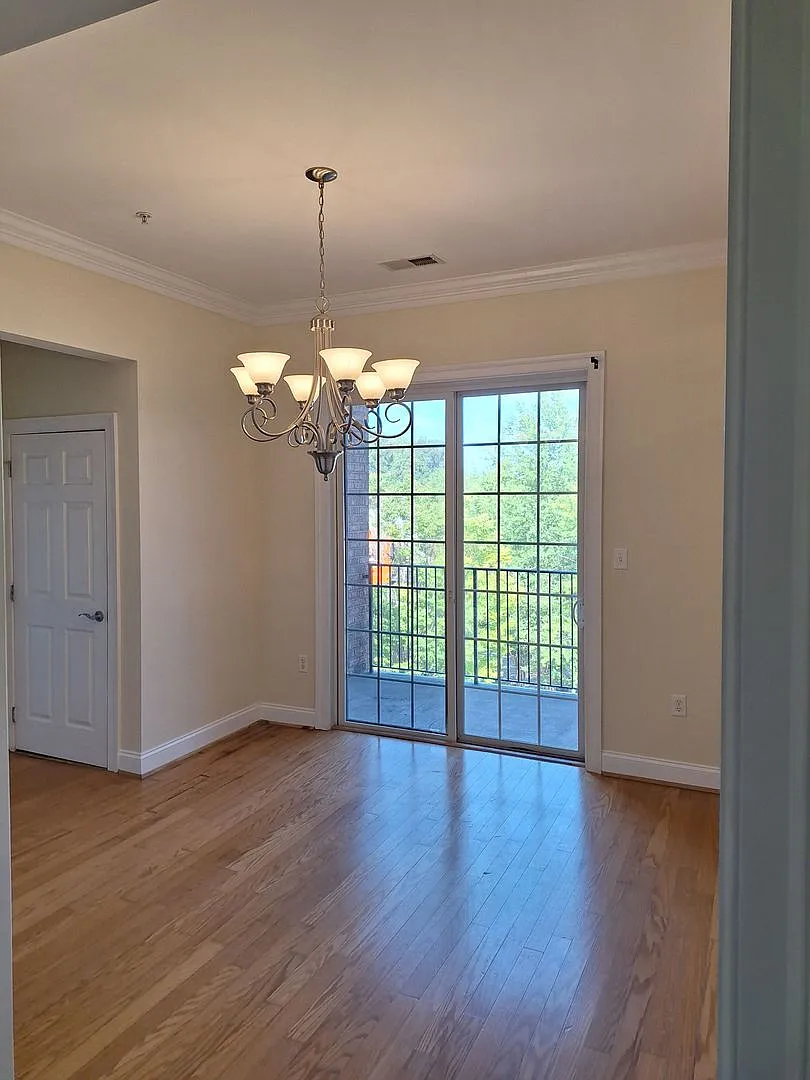 3 bedroom/ 2 bathroom- Bennington on the Park — Photo 4