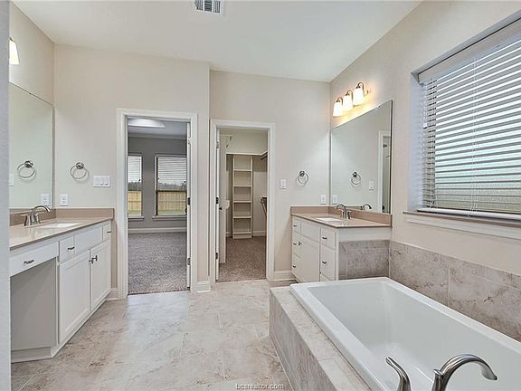 4th image of 5136 Maroon Creek Dr
