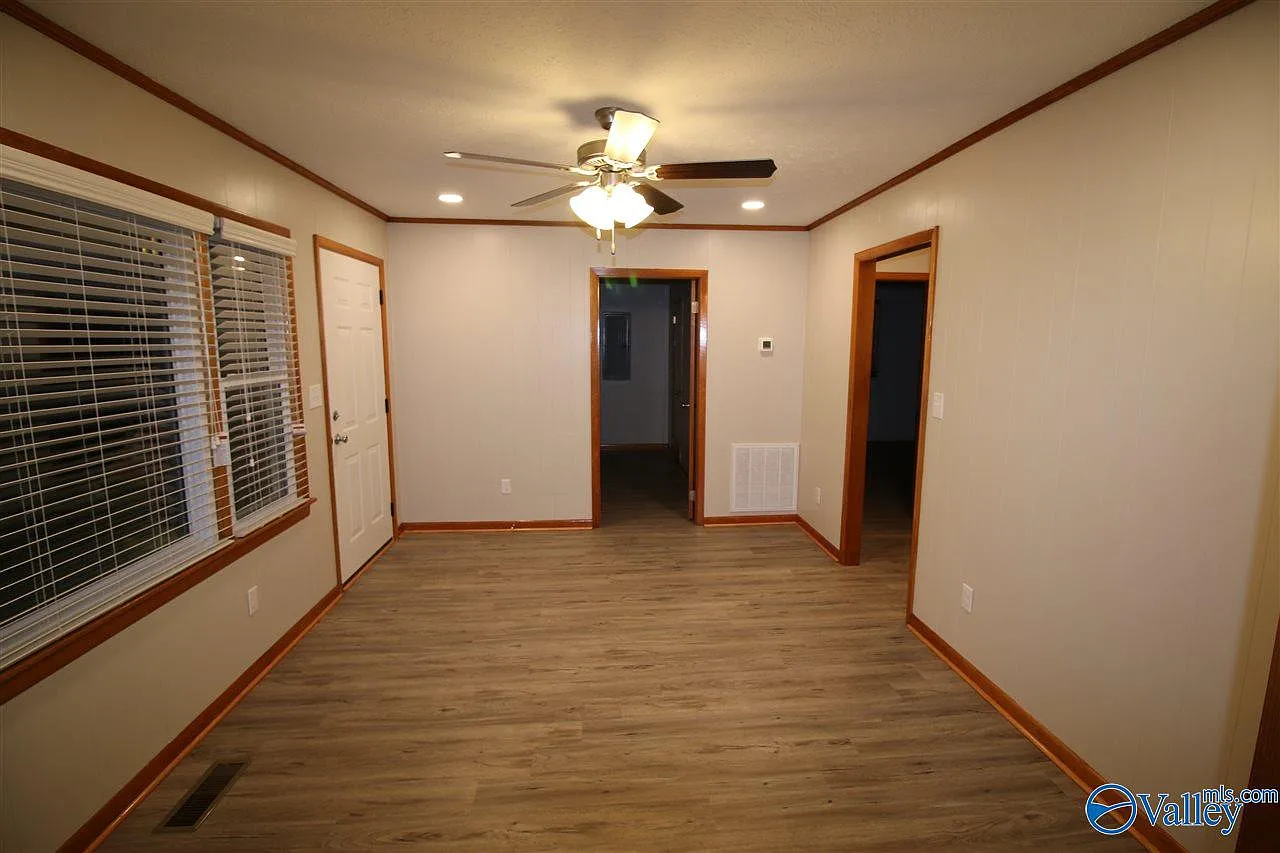 2 bed, 1.0 bath, 984 sqft, $1,100 — Photo 4