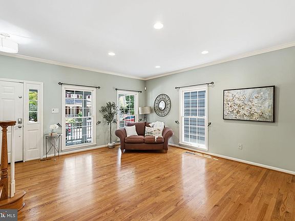 3rd image of 108 Thrift St