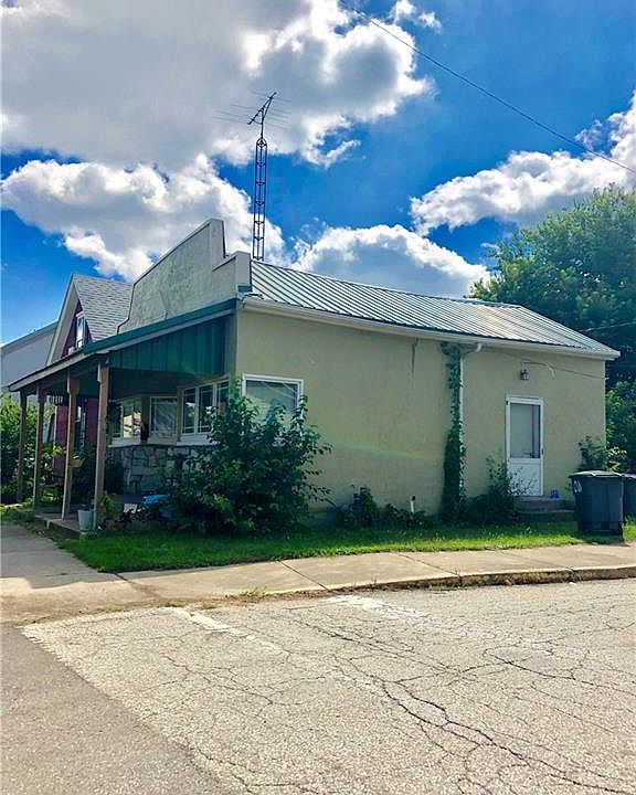 2nd image of 447 W 2nd St