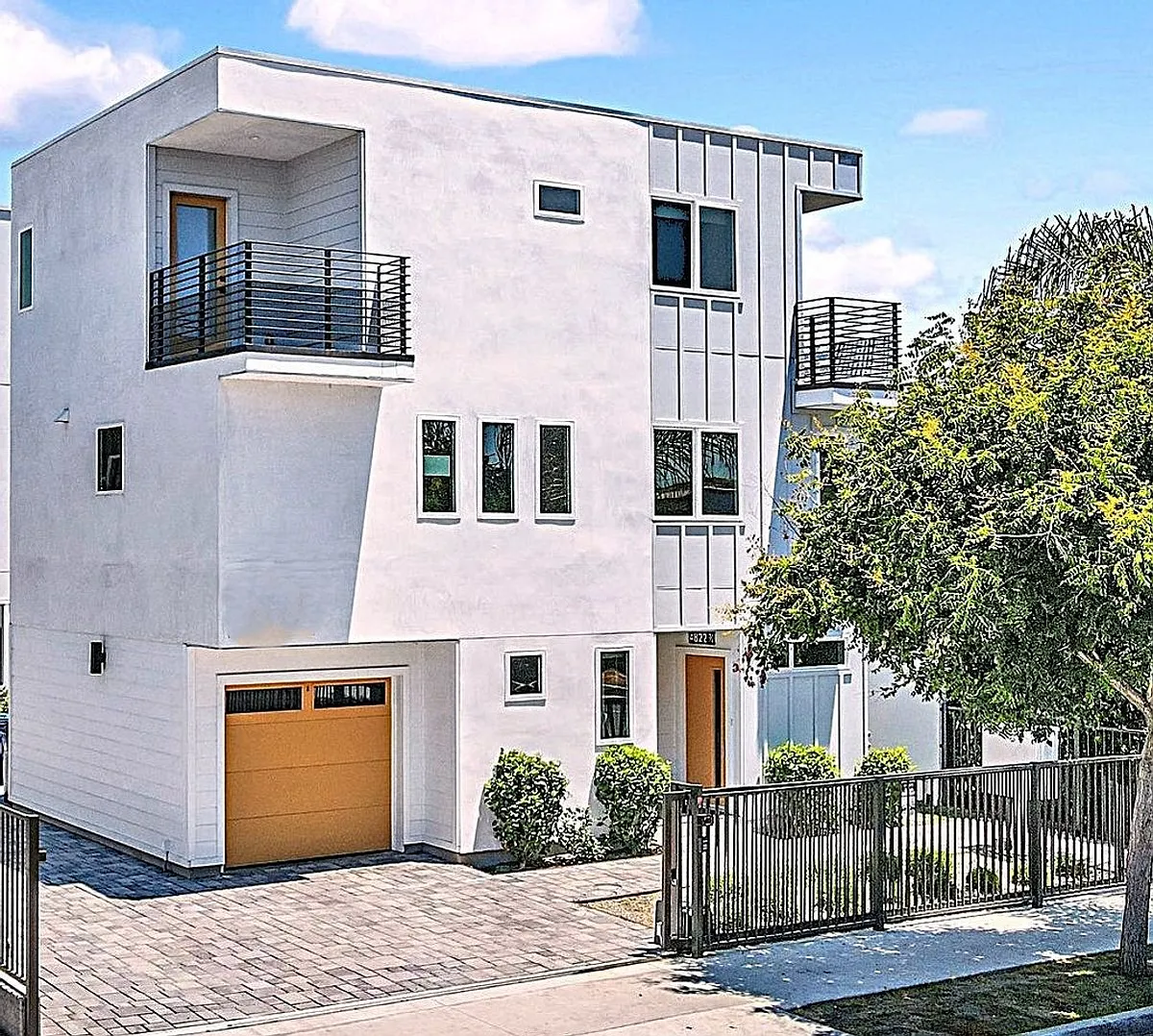 Building Photo - 4820 S Slauson Ave #1/2