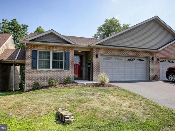 625 Shook Ct W, Greencastle, PA 17225