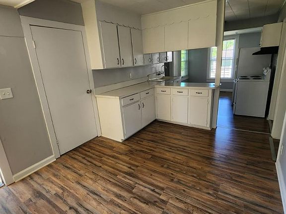 4th image of 8 Hillside Ave