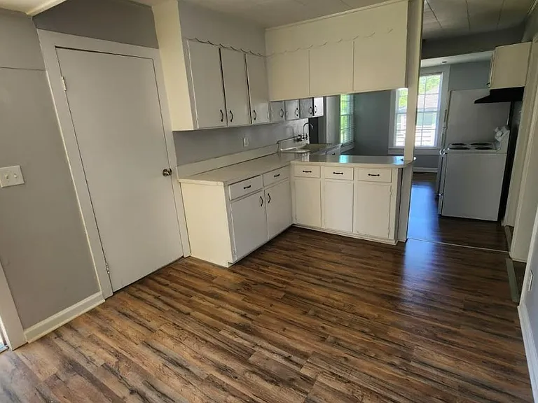 8 Hillside Ave — Photo 4