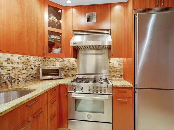 300 East 74th Street image 4 of 9