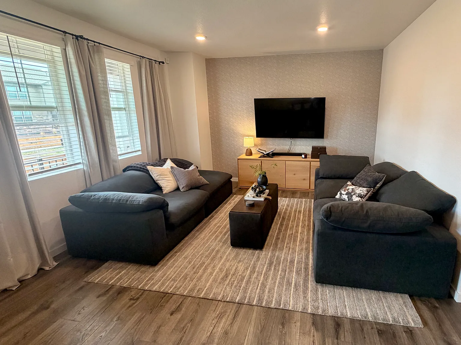 1 bed, 1558 sqft, $1,200 — Photo 1