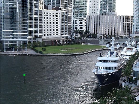 3rd image of 325 Biscayne Blvd #921