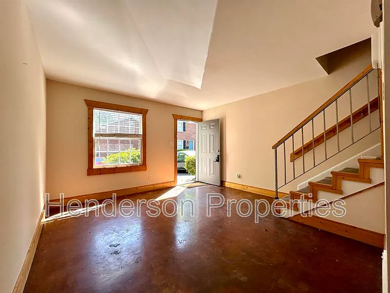 Building Photo - 634 Chipley Ave #1
