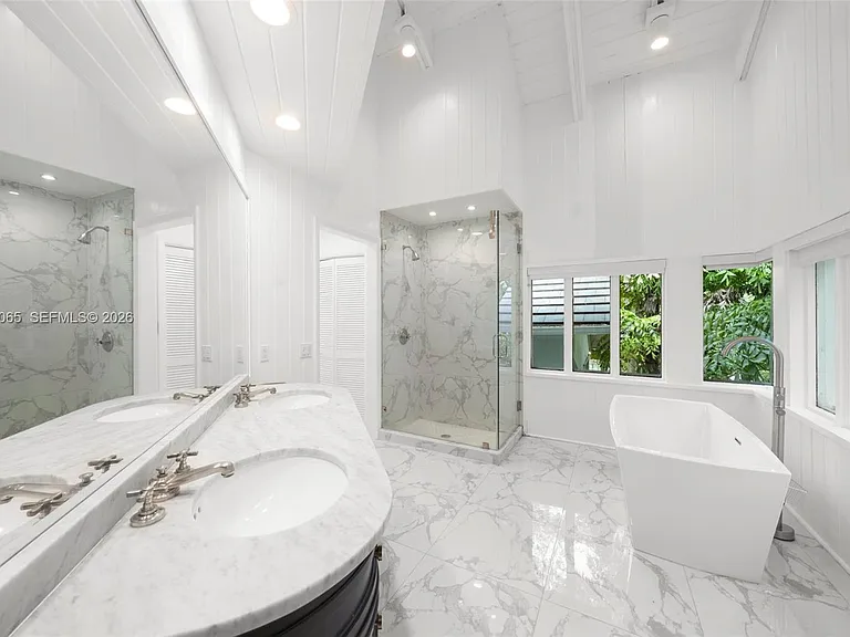 5600 Oakwood Ln — Photo 15