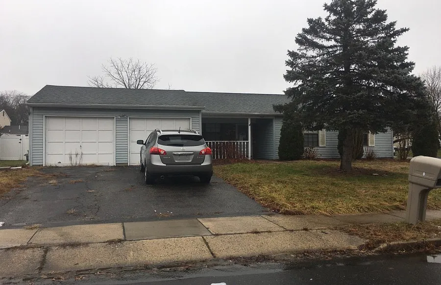 8 Berkshire Dr photo 1