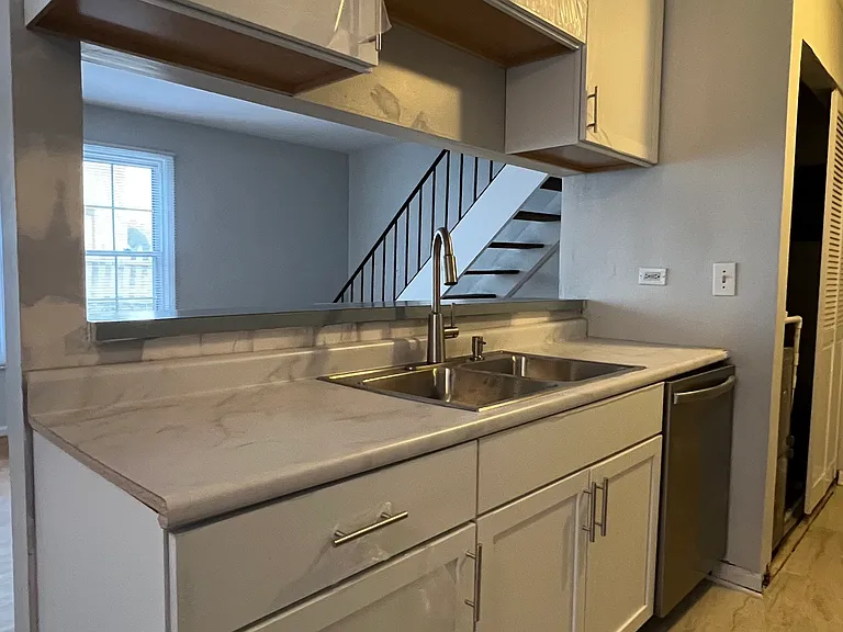 461 James Ct #B — Photo 3
