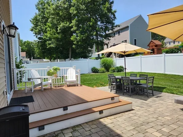 24 Brackett Ln, Stoughton, MA 02072