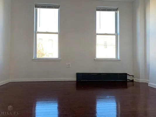 Rented by Hillel Realty Group | media 6