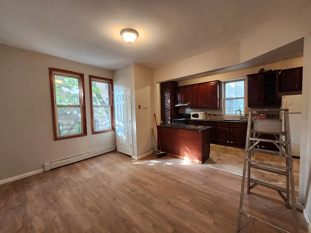 Building Photo - 3287 Hull Ave #2