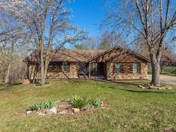 518 Deepwater Ct, Saint Charles, MO 63303