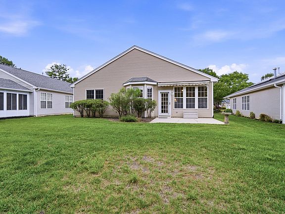 3rd image of 129 Southampton Dr