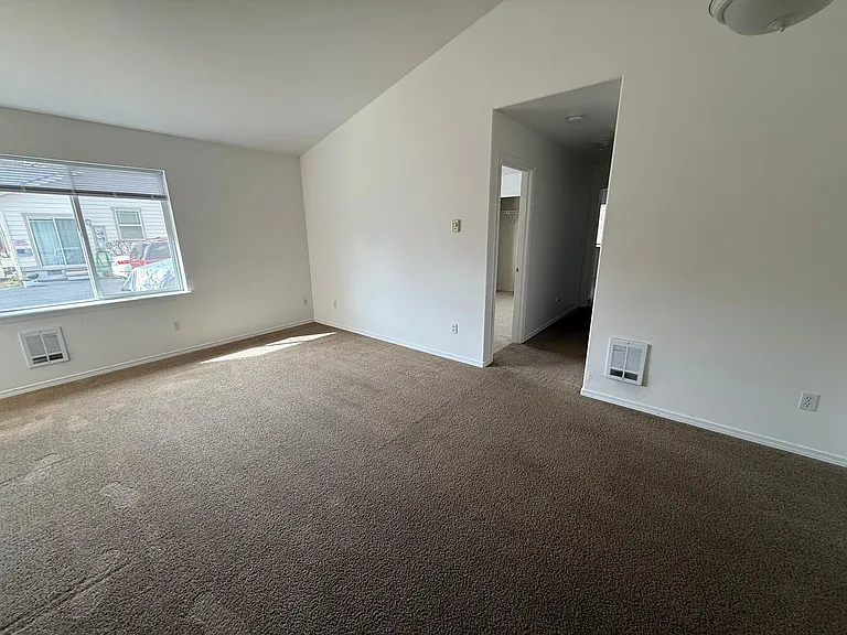 2358 NE Mary Rose Pl — Photo 6