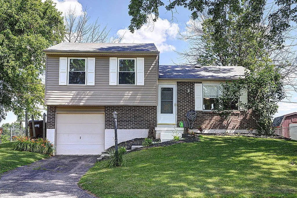 114 Wickham Farm Dr photo 1