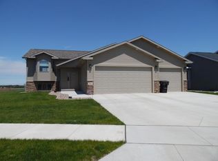 3907 Trident Ct NW, Mandan, ND 58554