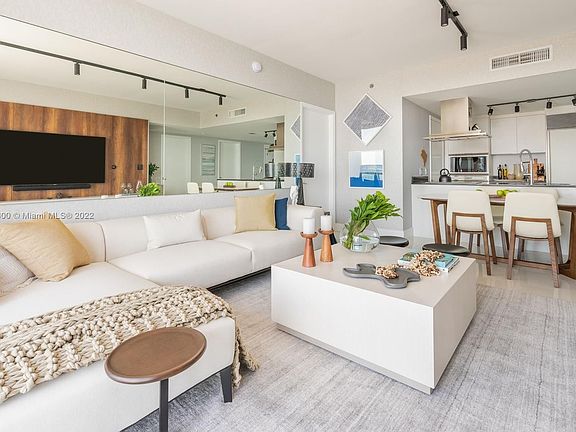 4th image of 495 Brickell Ave APT 3911