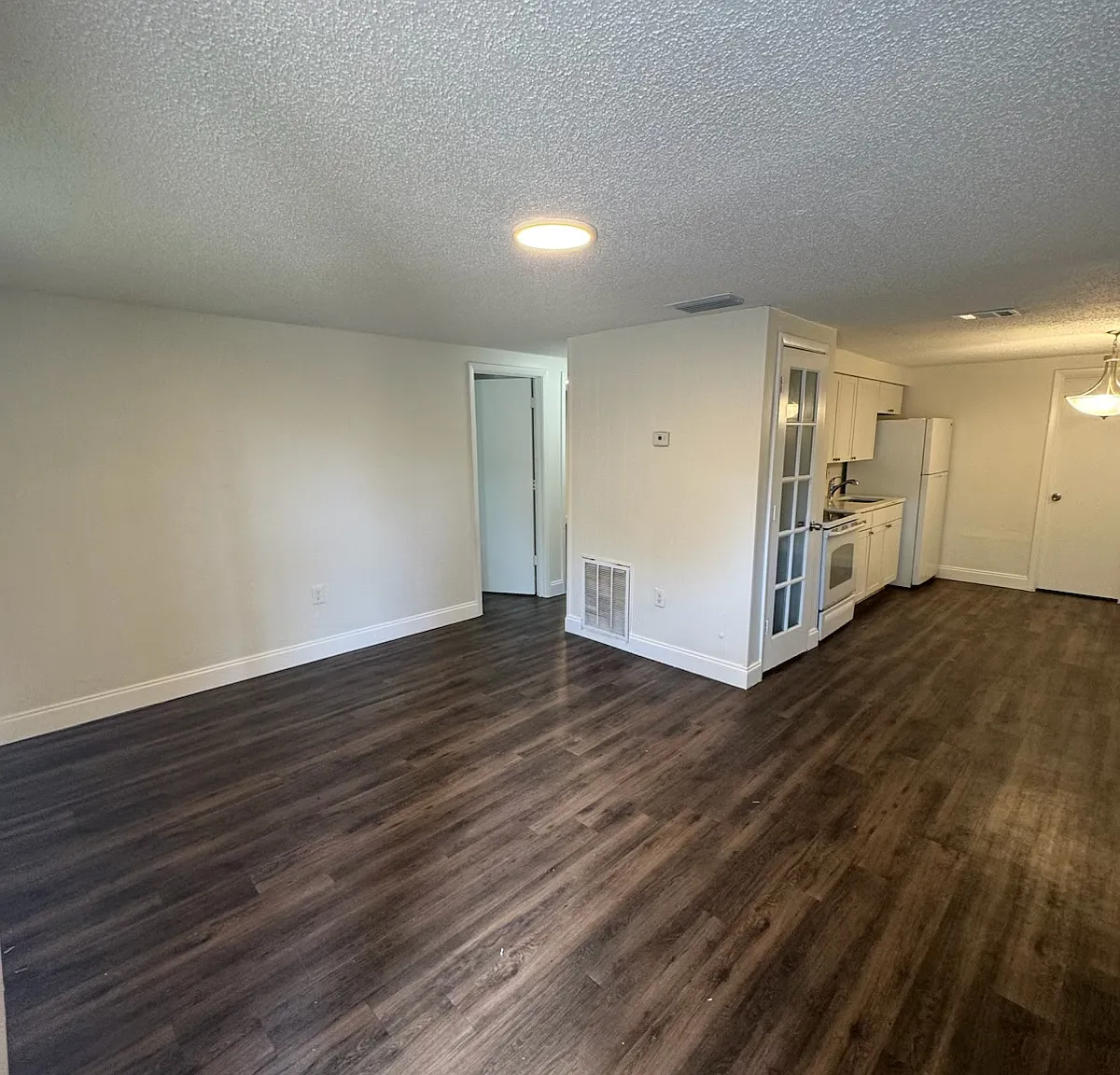 Move in Special - 3 Bedroom @ Hudson Point — Photo 2