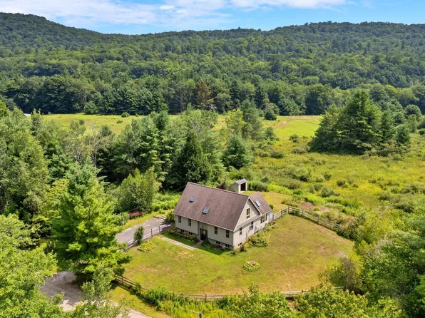 28 Andrews Rd, Becket, MA 01223
