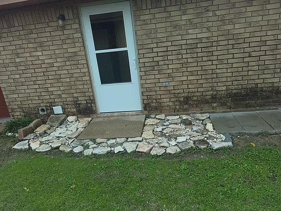 2nd image of 308 S 5th St #A