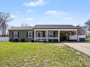 3545 Yorkland Dr, Hickory, NC 28601