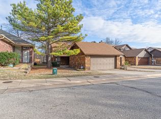 716 Rockridge Cir, Edmond, OK 73034