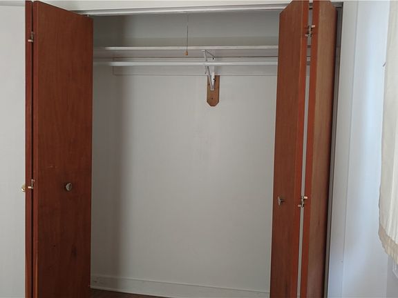 5th image of 144 W Schultz St
