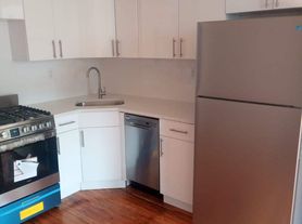 174 Prospect Park W, Brooklyn, NY